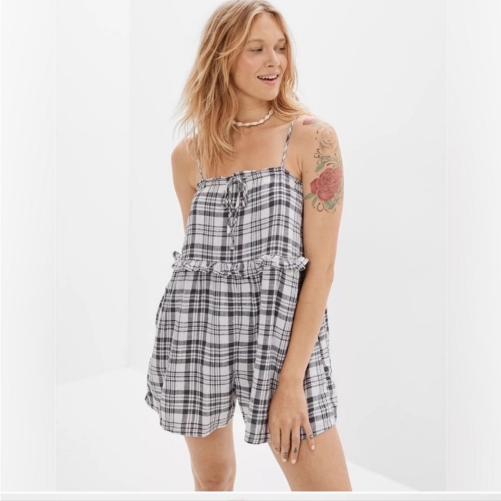 American Eagle Black/White Plaid Sleeveless Romper Size Large Petite NWT